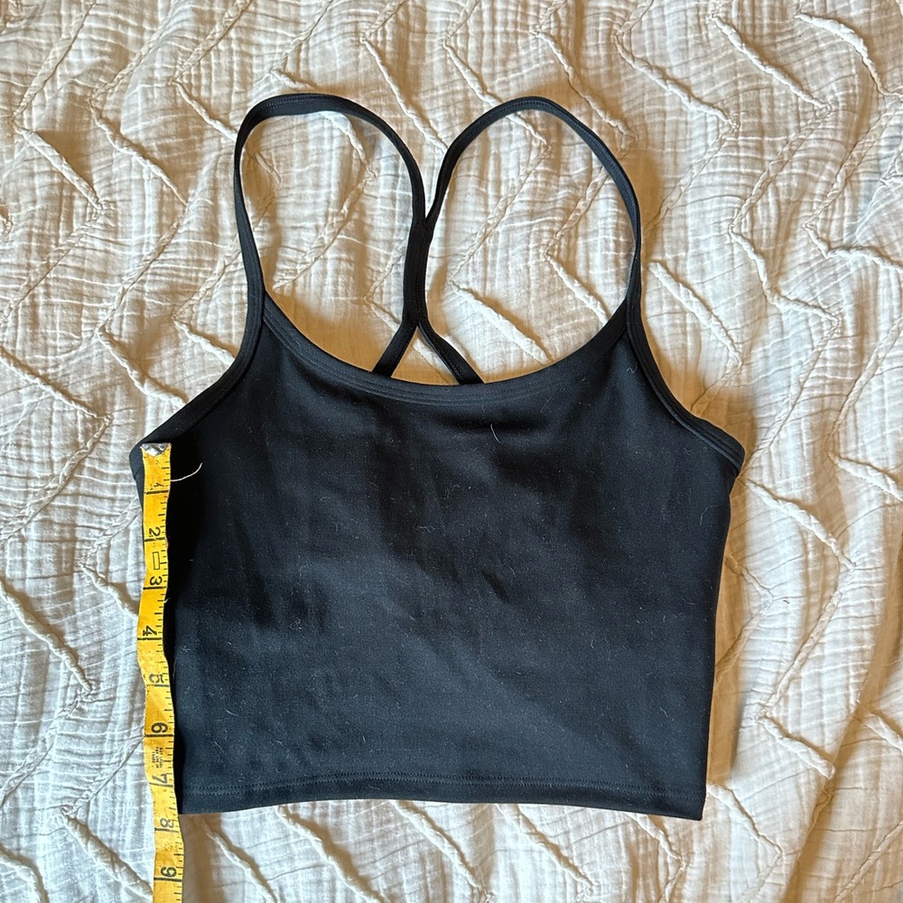 black cropped exercise tank bra